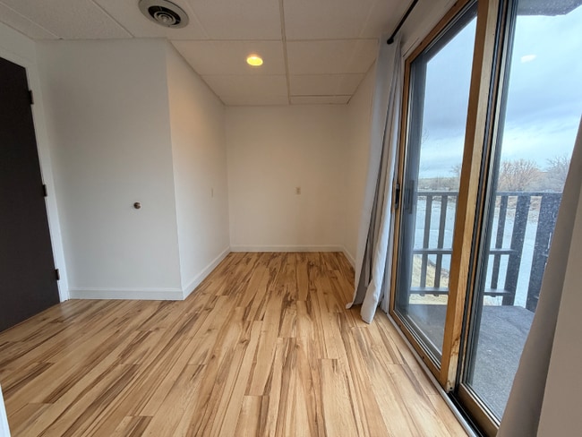 Building Photo - 1011 River Dr