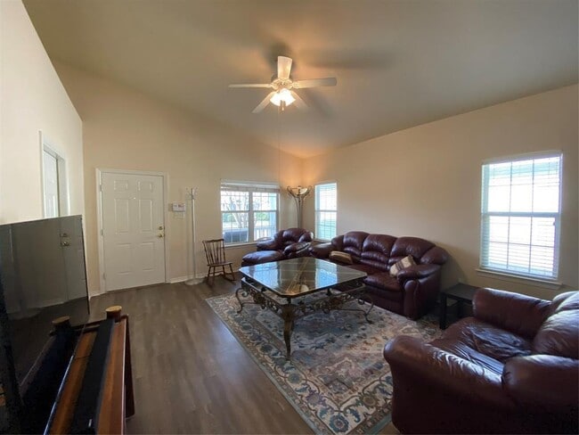 Building Photo - 10011 Sugarvine Ln