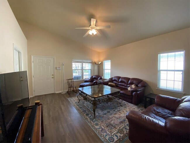 Foto del edificio - 10011 Sugarvine Ln