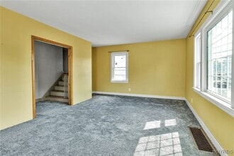 Building Photo - 85 Lake St