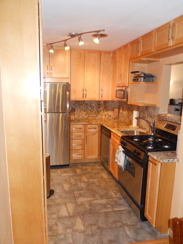 Kitchen - 2016 N Adams St