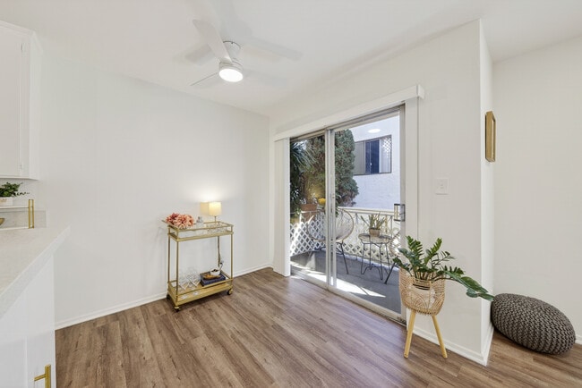 Dining area and patio - Monroe Manor