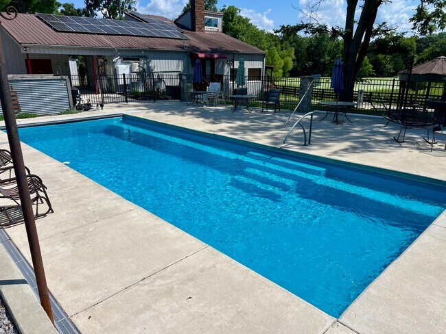 Foto del edificio - Cabin Style Home on Equestrian Farm *Priva...