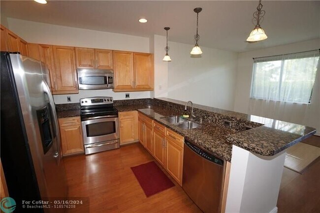 Building Photo - 1642 SW 33rd Ct