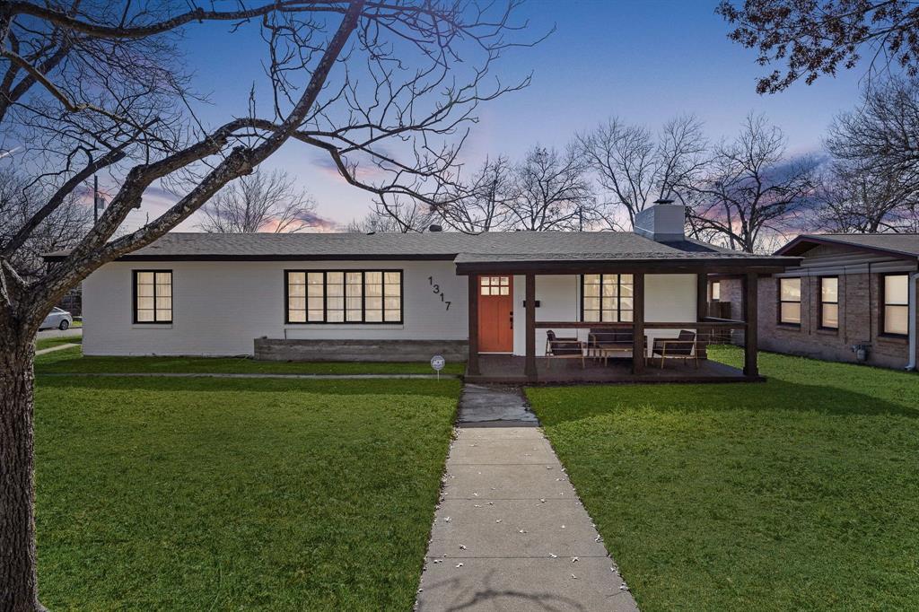 Primary Photo - 1317 Cloverleaf Dr