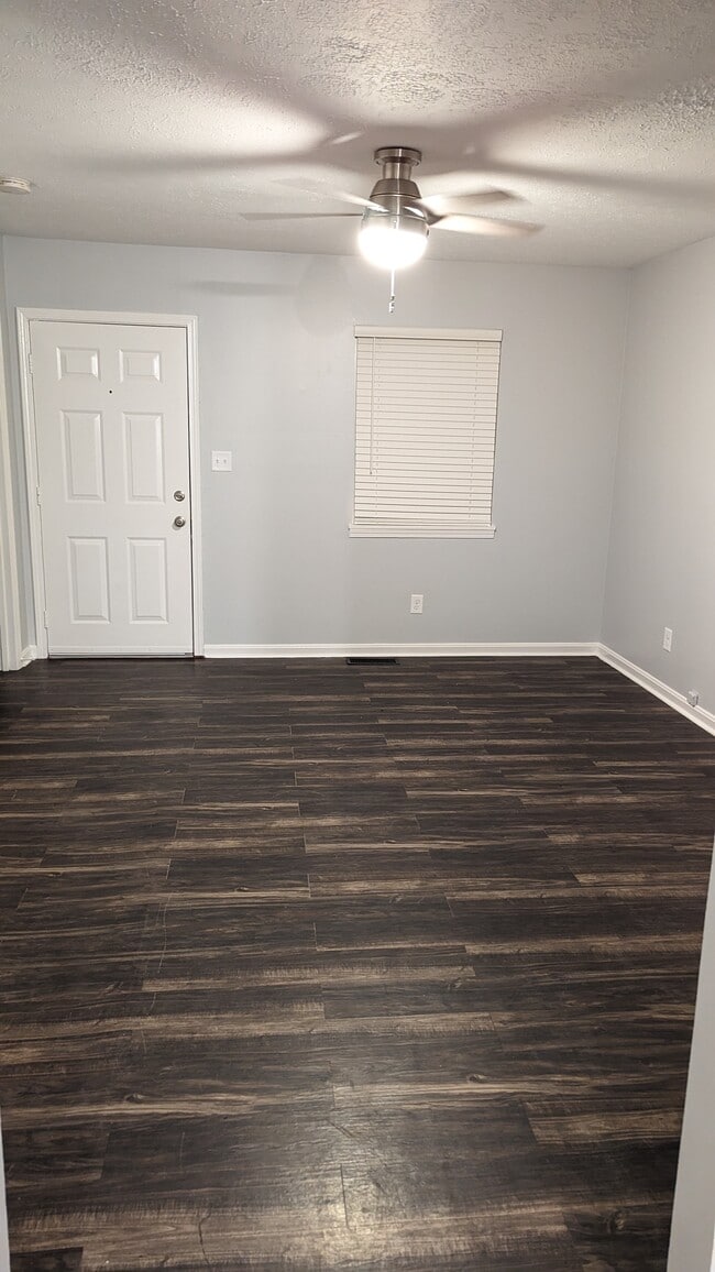 Living room - 929 N Randolph Ave