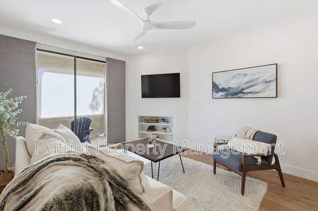 Foto del edificio - 9708-9708 E Vía Linda