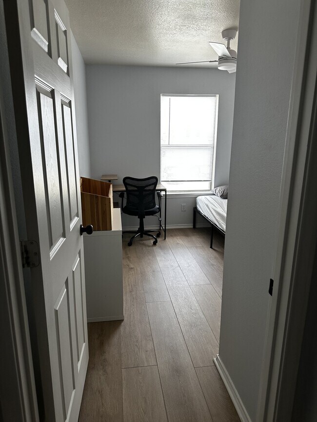 Building Photo - 10702 Mathom Landing