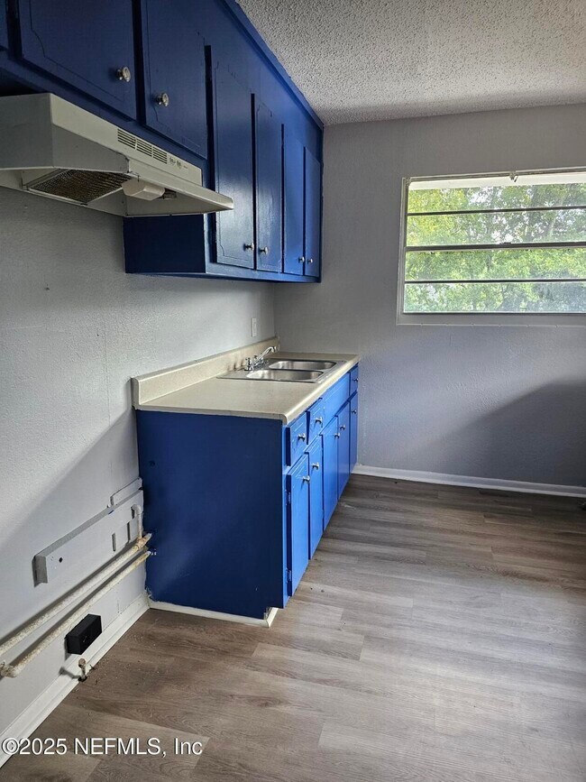 Foto del edificio - 1359 W 31st St