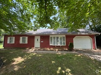 Building Photo - 805 Southmoor Dr