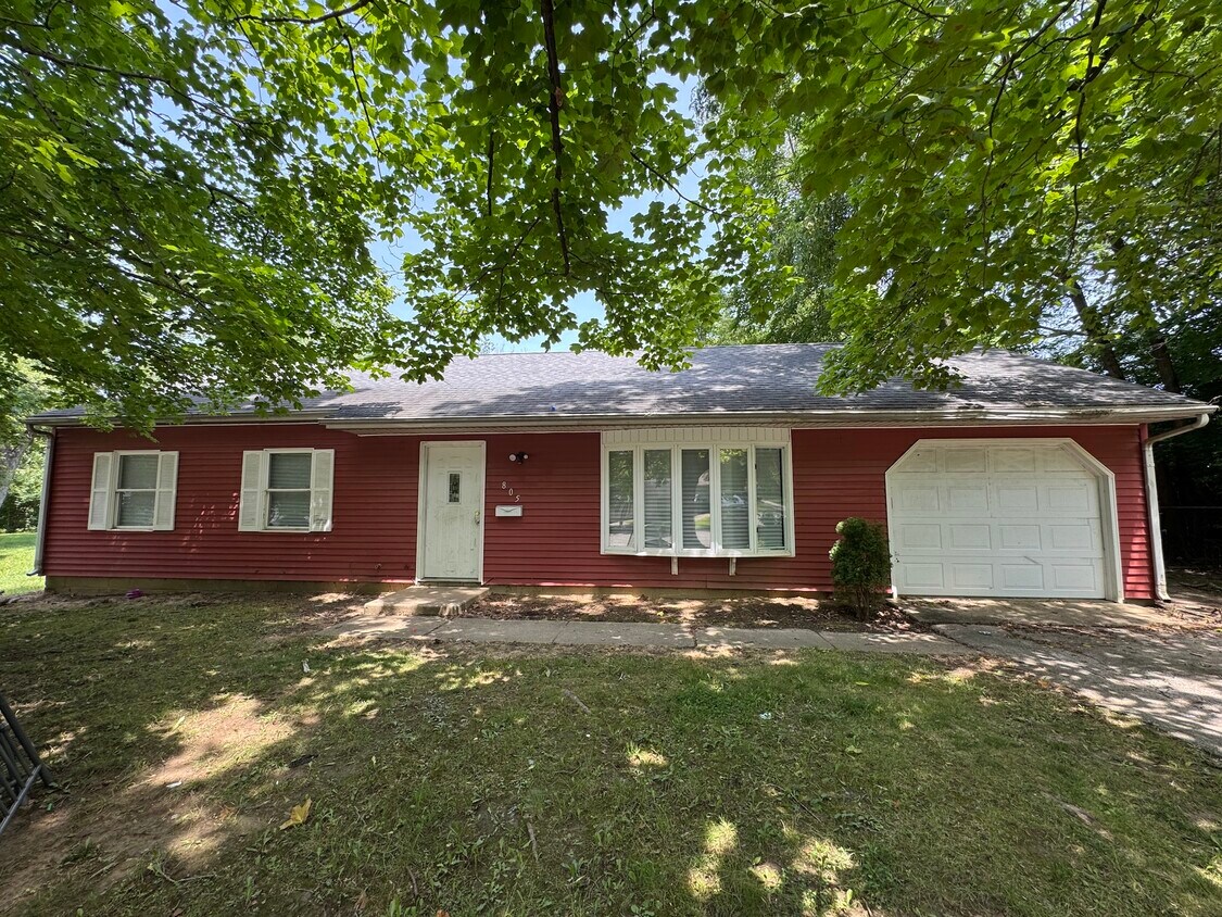 Foto principal - 805 Southmoor Dr