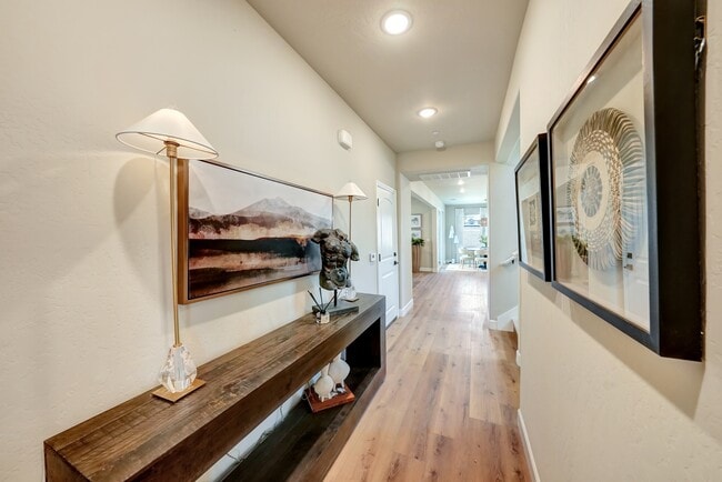 Building Photo - 137 N Un St