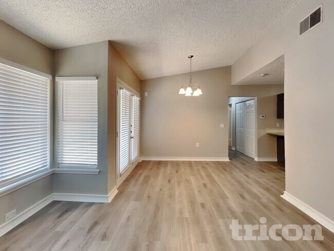 Foto del edificio - 16635 Saltgrass St