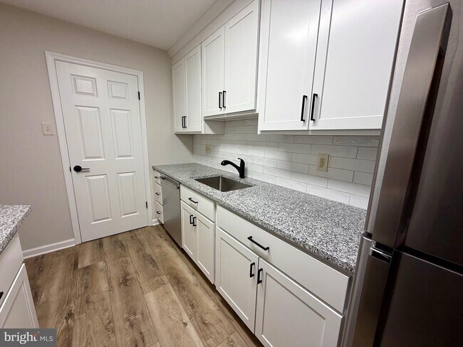 Building Photo - 405B Mulberry Cove