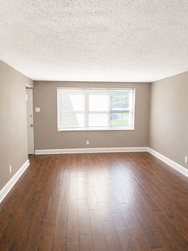 Building Photo - 978 Warder Ave