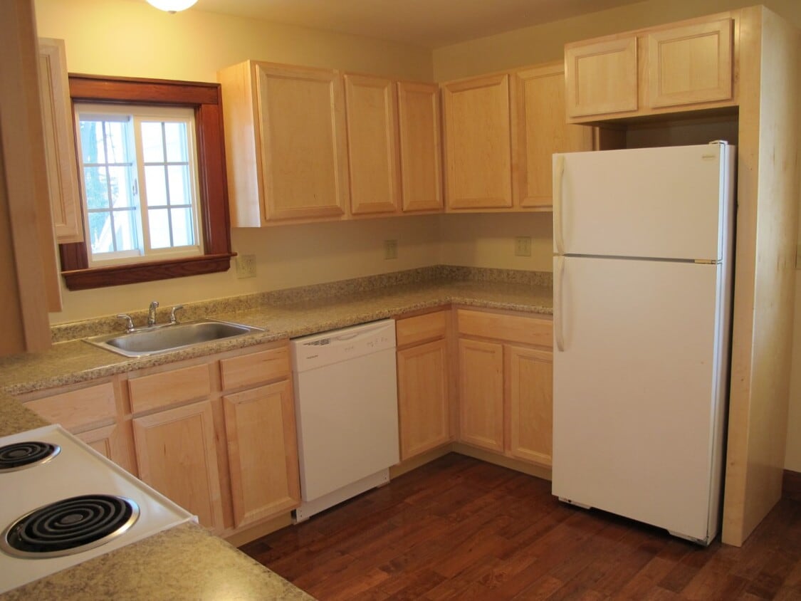 Kitchen - 16 Gilbert St (South Burlington, VT)