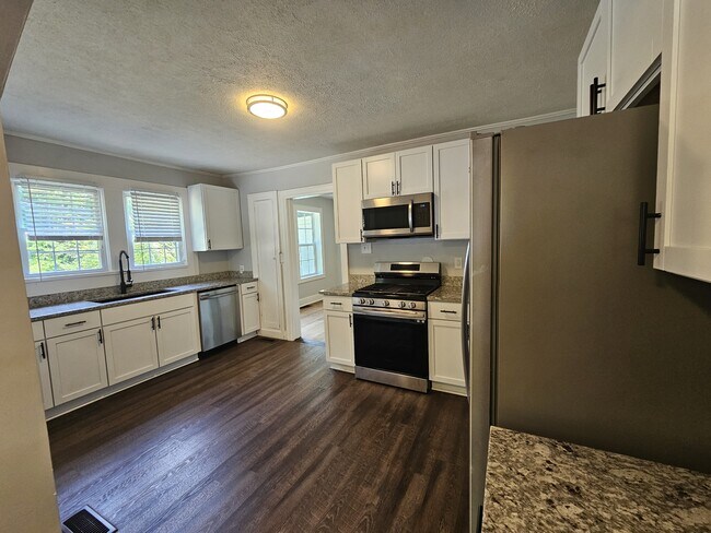 Building Photo - 6005 Medlin Heights Rd