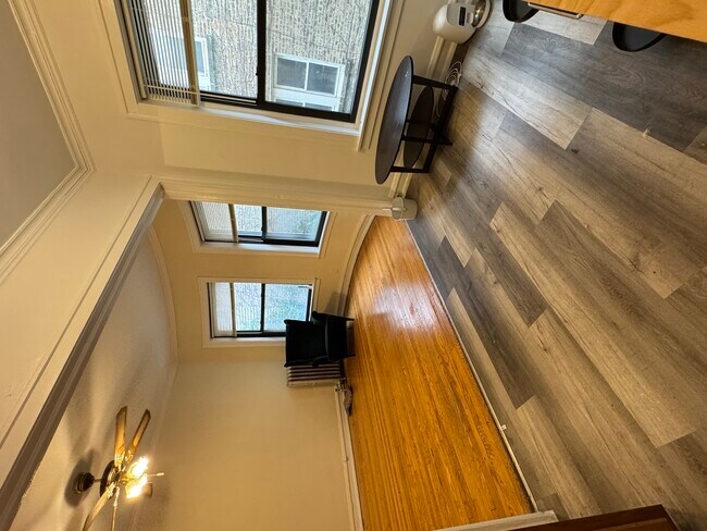 Foto del edificio - 6810 N Lakewood Ave