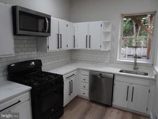 Foto del edificio - 1138 S Hanover St