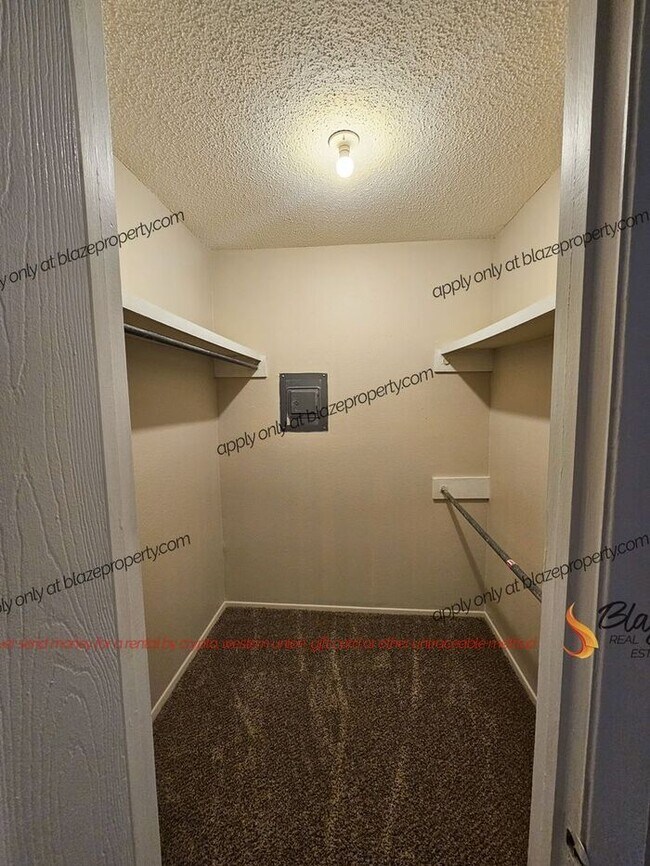 Foto del edificio - Spacious Two Bedroom