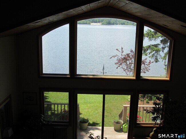 Foto del edificio - 398 Lake Rd