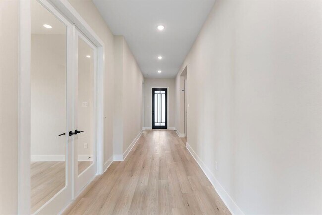 Foto del edificio - 8143 Fenway Hts Dr