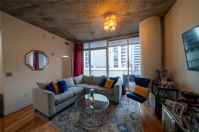 Building Photo - 44 Peachtree Pl NE