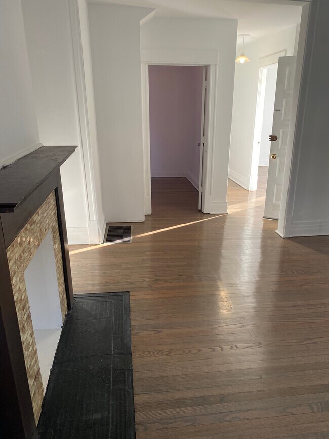 Photo - 1515 W Wilson Ave Apartments