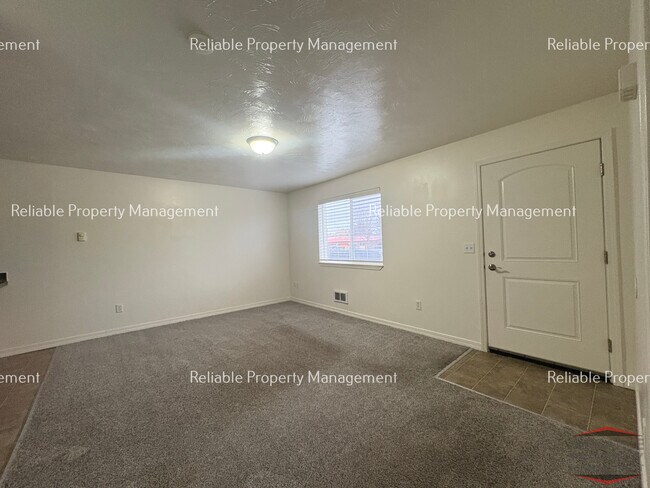 Building Photo - 1430 Cambridge Dr