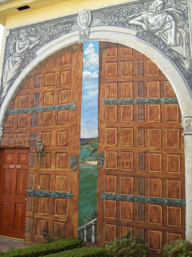 Building Photo - **MEDITERRANEAN STYLE CHARMER**