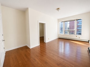 Building Photo - 101-103 Spadina Rd