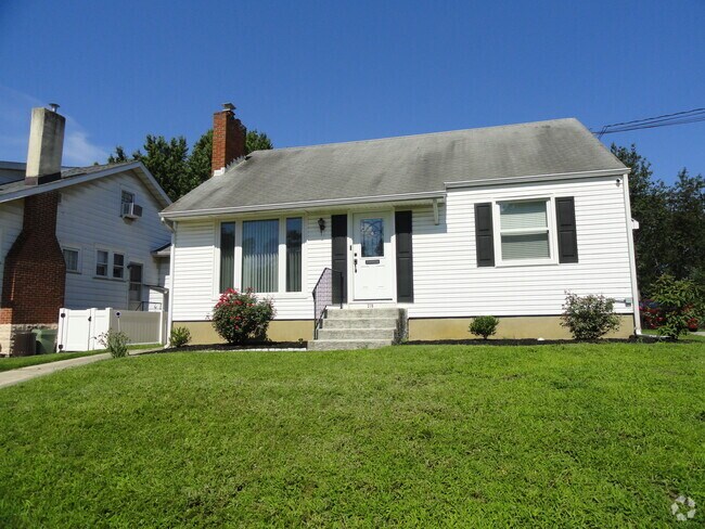 Building Photo - 219 E Knight Ave