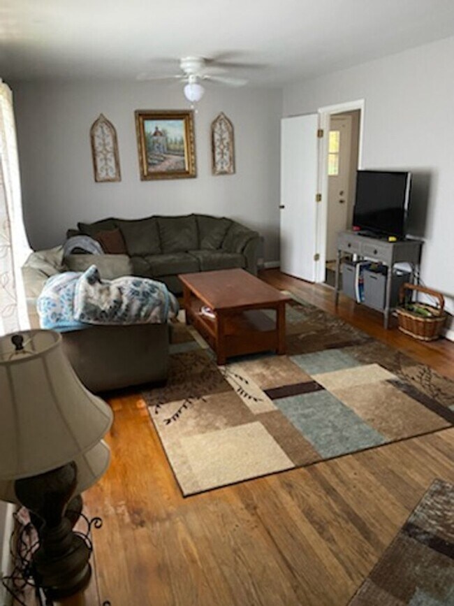 Building Photo - Dublin City Limits in Established Neighborhood!