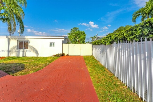 Building Photo - 5325 SW 99th Ct