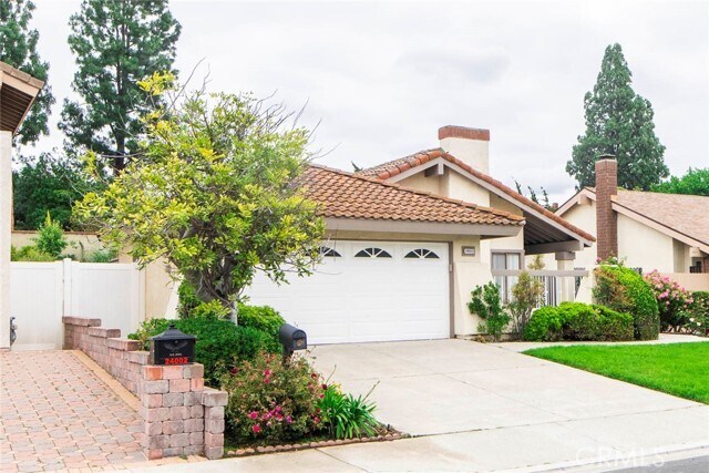 Foto principal - 24012 Lindley St