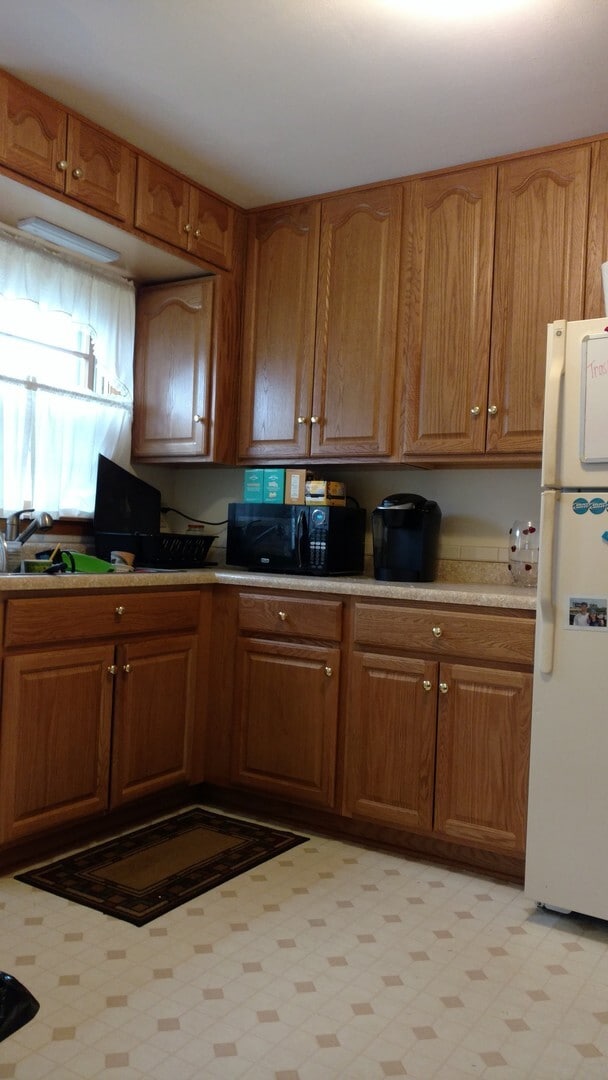 Building Photo - 220 Walnut St