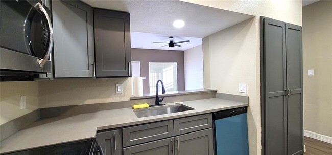 Building Photo - 8713 Victorian Village Dr