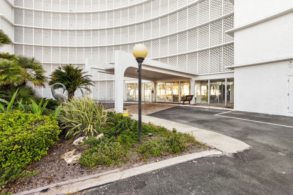 Foto principal - 1601 Ocean Dr S
