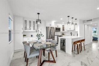 Building Photo - 3042 Harwood D