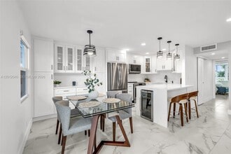 Building Photo - 3042 Harwood D