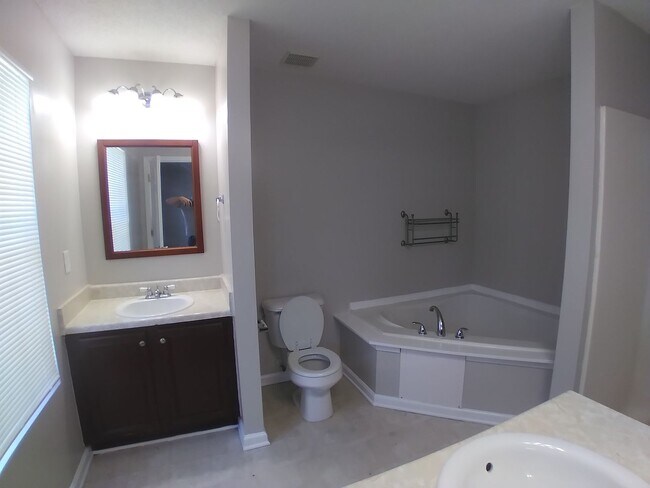 Foto del edificio - 3 bed 2 bath property in Atlanta!! -- Security Deposit is NEGOTIABLE!
