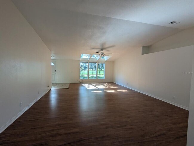Foto del edificio - 4947 Mitchell Rd