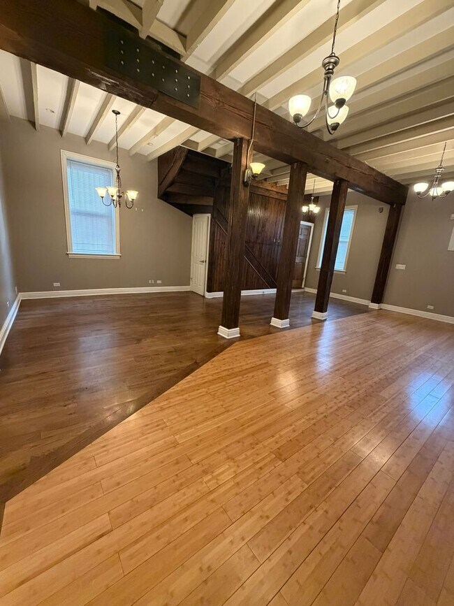 Foto del edificio - 1357 N Wolcott Ave