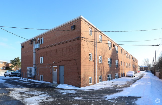 Building Photo - 4739 Hilton Ave