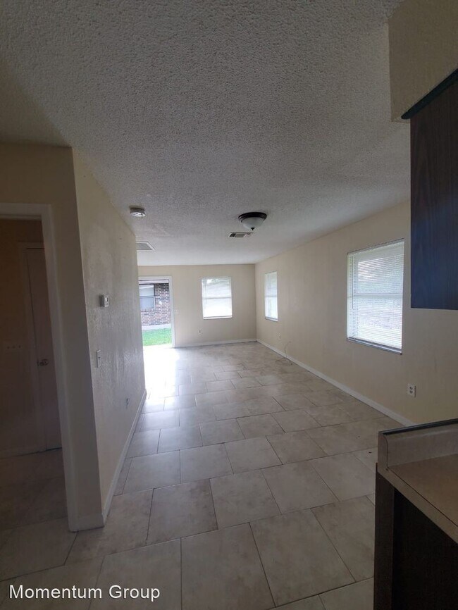 Building Photo - 2580 Chestnut Woods Dr