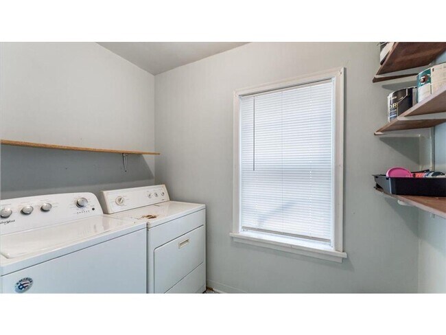 Foto del edificio - 828 15th St SW