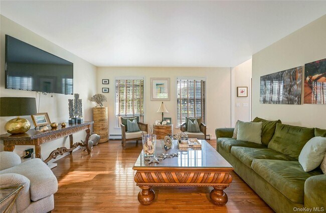 Foto del edificio - 215 Kouros Rd