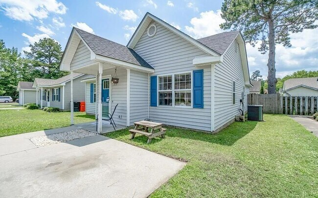 Foto del edificio - 215 Old Oak Rd