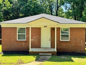 Building Photo - 4526 Helena St