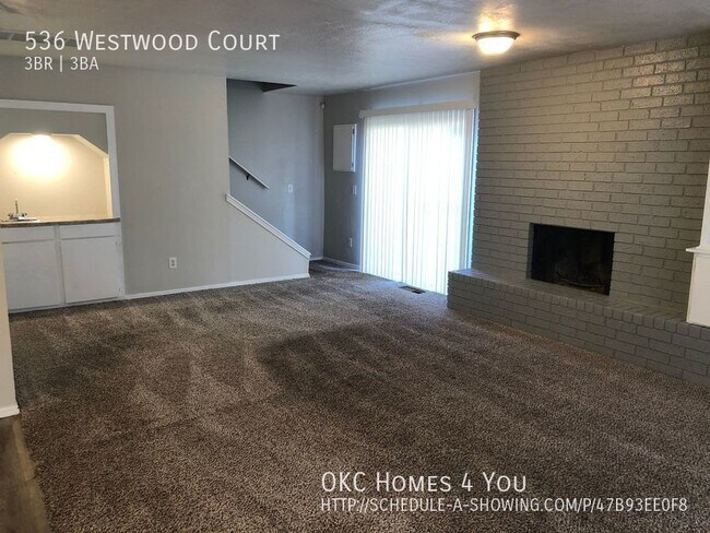Building Photo - Duplex with Easy Access to the Outlet Mall!